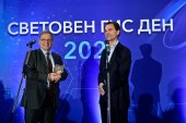 Министър Юлиан Попов прие най-високото международно ГИС отличие на официалната церемония по повод Световния ден на Географските информационни системи